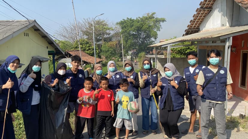 Aksi Jumat Bersih Lingkungan Desa Walahar