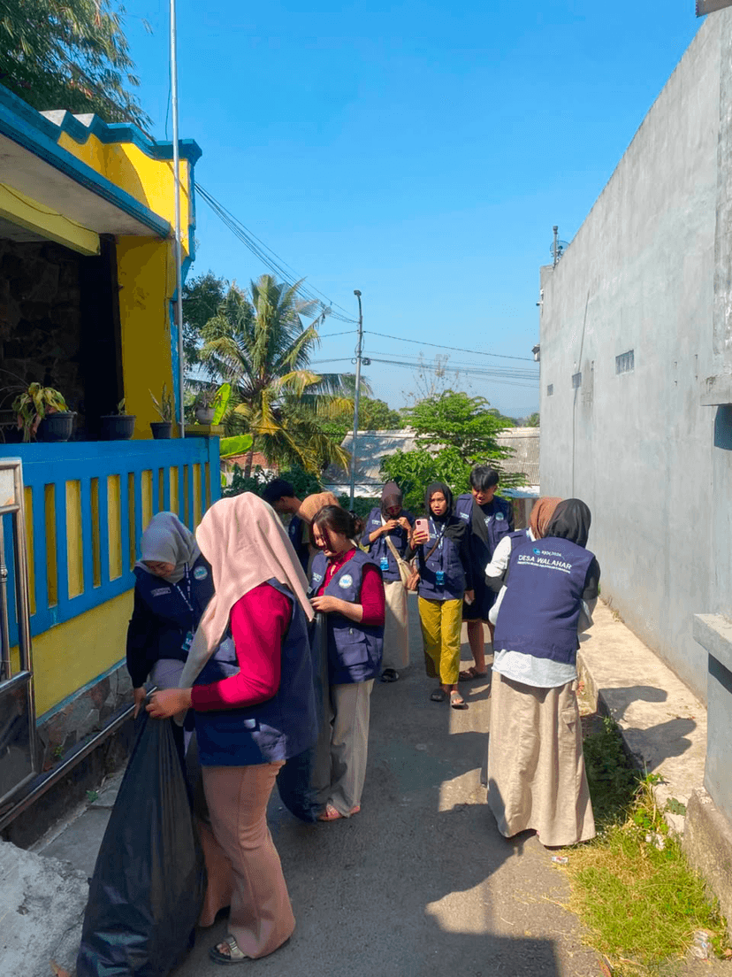 Gotong Royong Minggu Bersih Bersama Karang Taruna