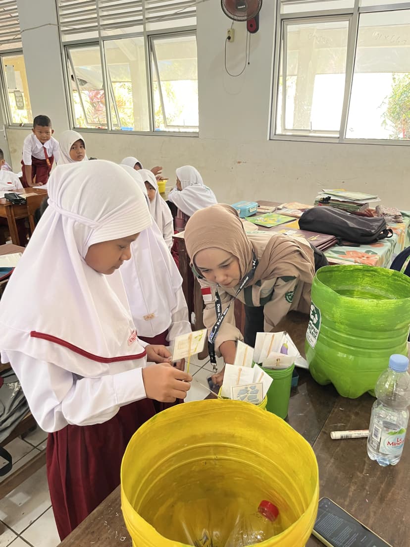 Praktik Belajar Mengajar & Media Ajar Kreatif di Kelas