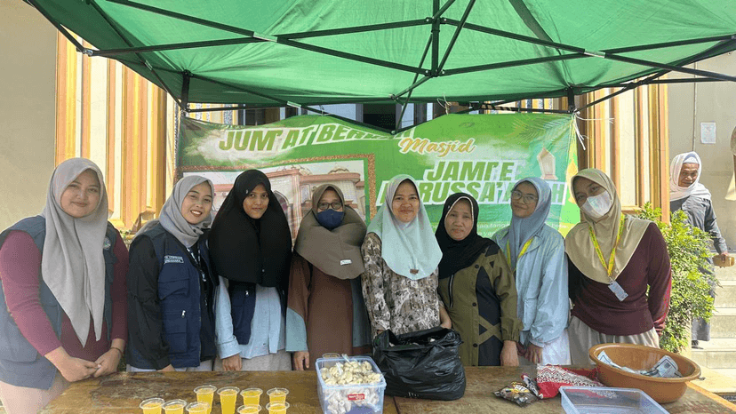 Kegiatan Jumat Berkah Pembagian Paket Makanan