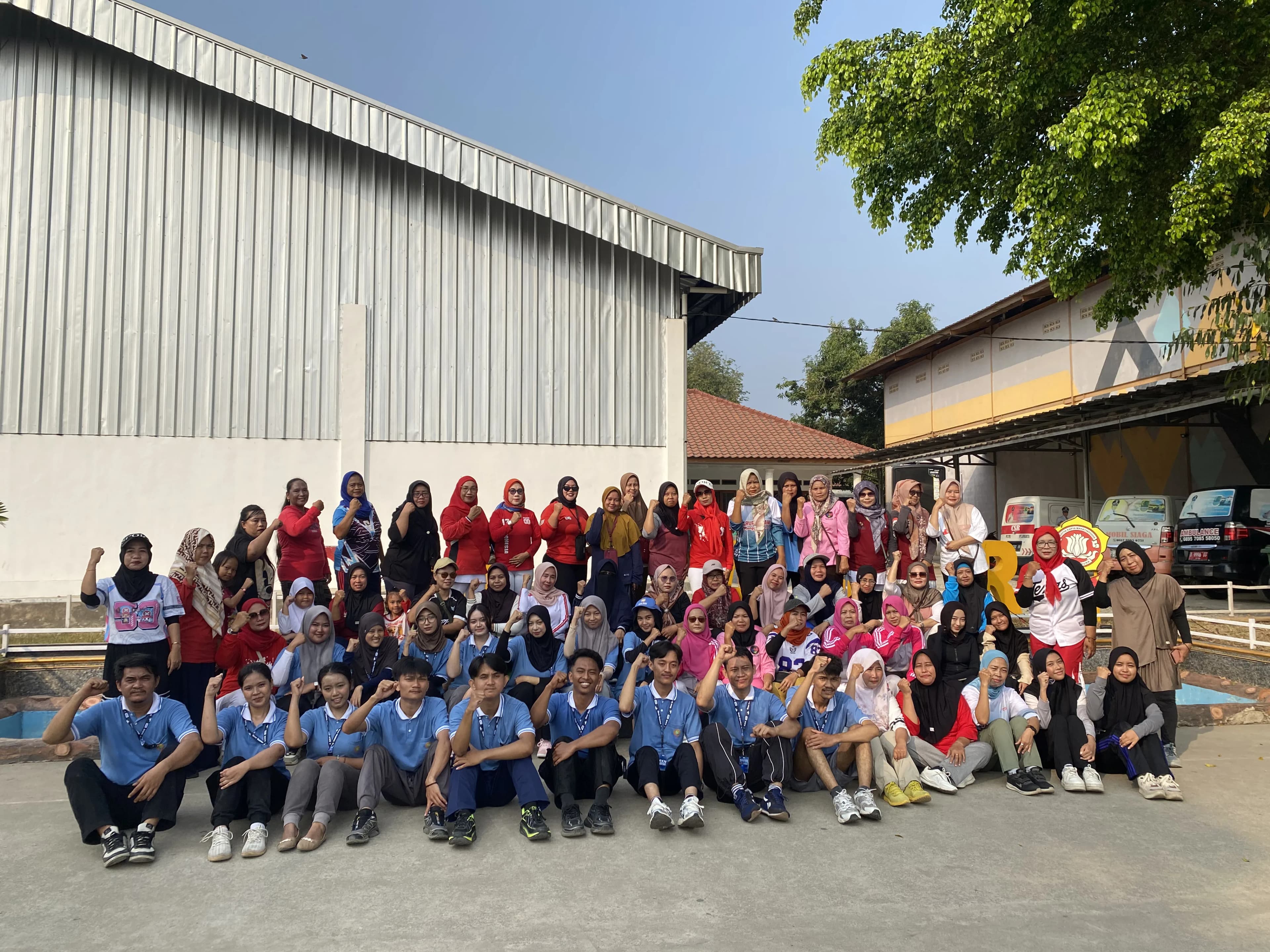 Mahasiswa KKN Ubah Sampah Sayur dan Daun Kering Jadi Eco Enzyme di Desa Walahar Lewat Inovasi Alat Kreatif